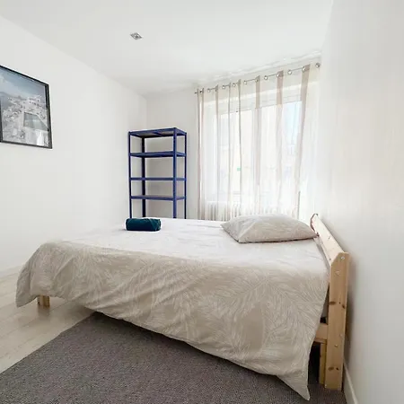 Hypercentre Cholet, Grande Capacite 2 A 12 Personnes Max, 4 Apartment *