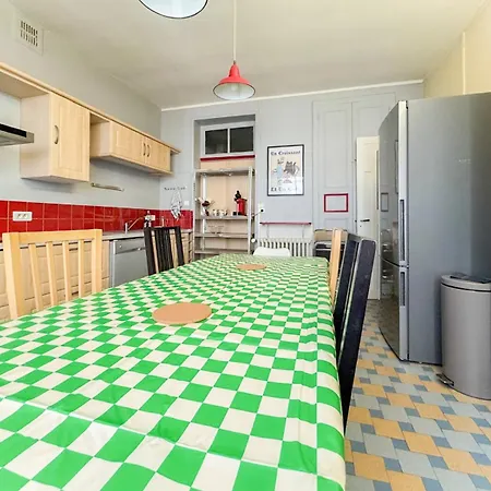 Apartment Hypercentre Cholet, Grande Capacite 2 A 12 Personnes Max, 4 *