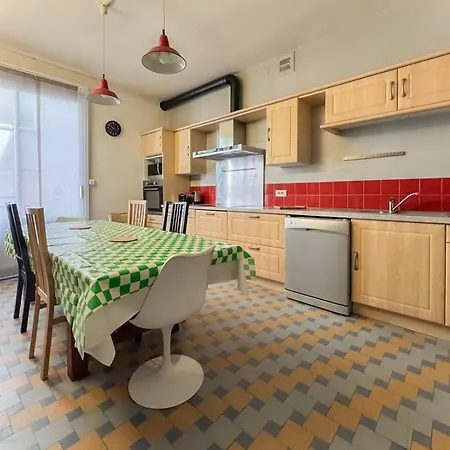 Hypercentre Cholet, Grande Capacite Apartment *