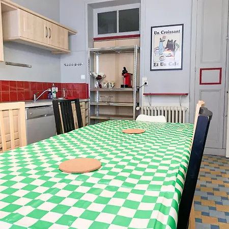 Apartment Hypercentre Cholet, Grande Capacite 2 A 12 Personnes Max, 4 Cholet