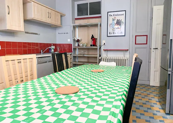 Apartment Hypercentre Cholet, Grande Capacite 2 A 12 Personnes Max, 4 Cholet